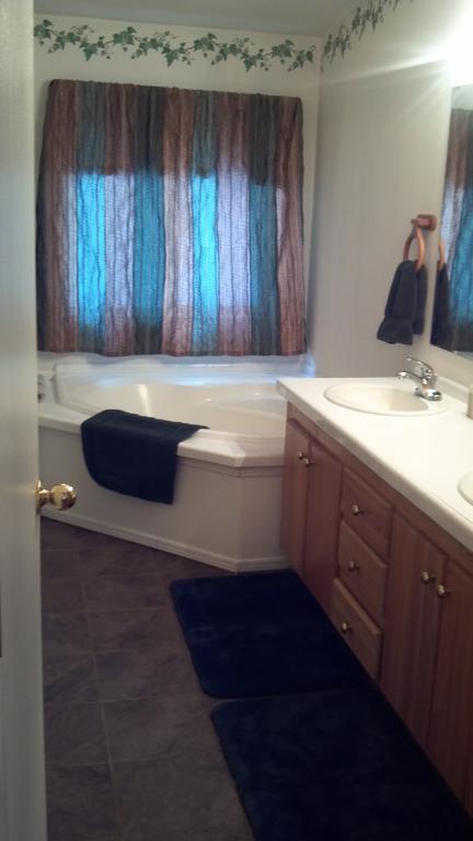 Deluxe Queen Suite